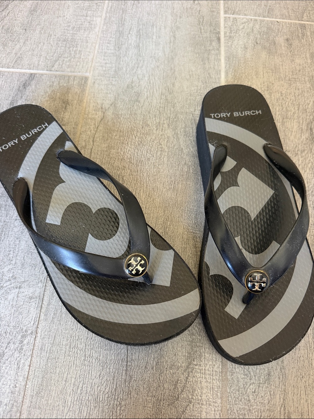 Tory Burch women’s Black Logo Flip Flops